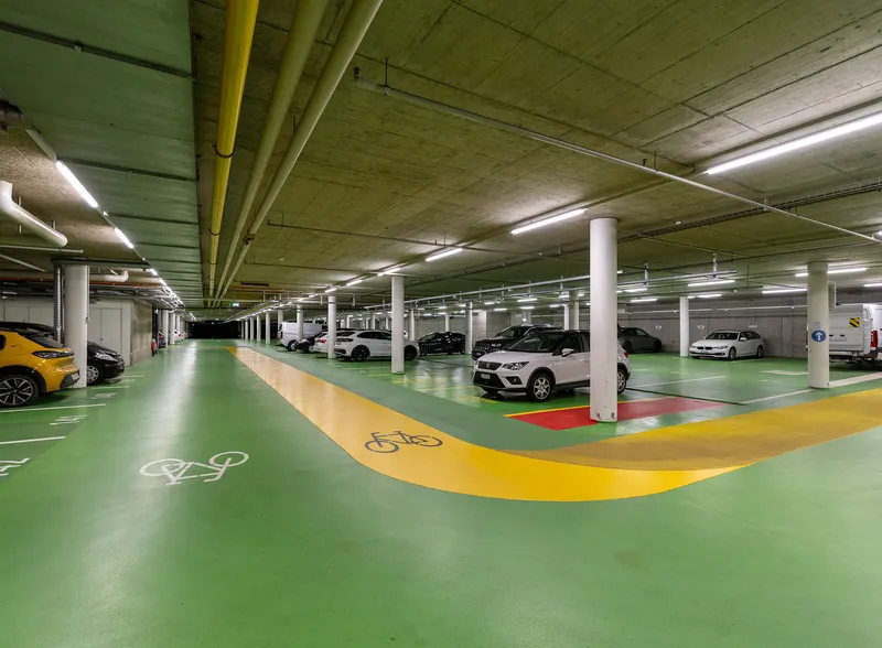 Tiefgarage mit Velospur